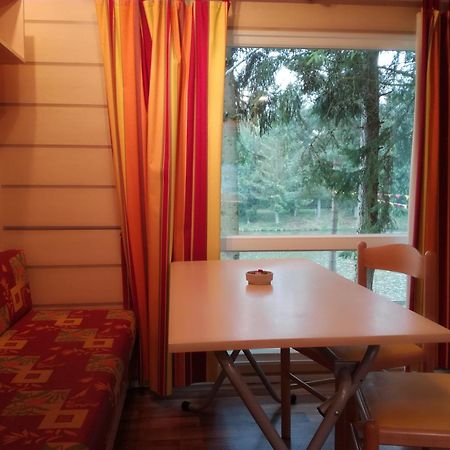 Camping De Flechat Hotel Orcival Exterior photo