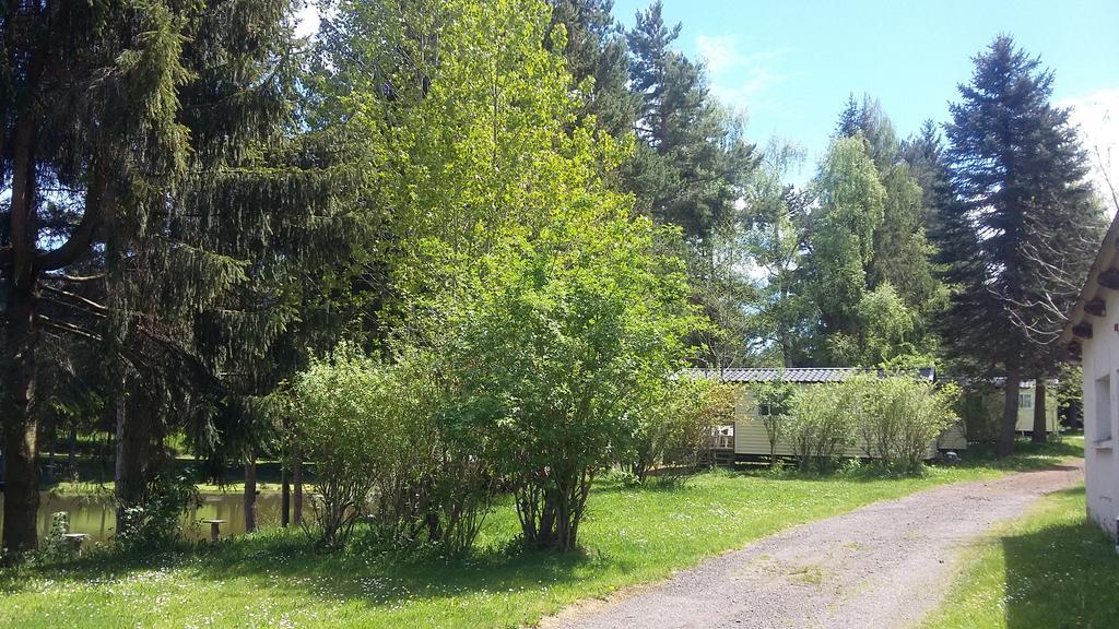 Camping De Flechat Hotel Orcival Exterior photo