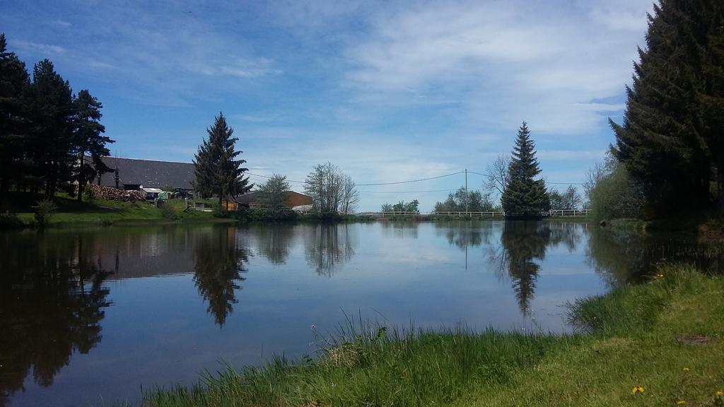 Camping De Flechat Orcival Exterior photo