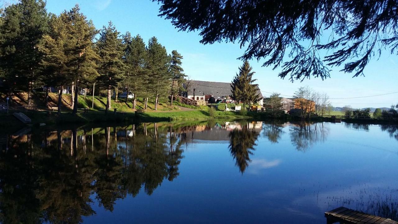 Camping De Flechat Orcival Exterior photo